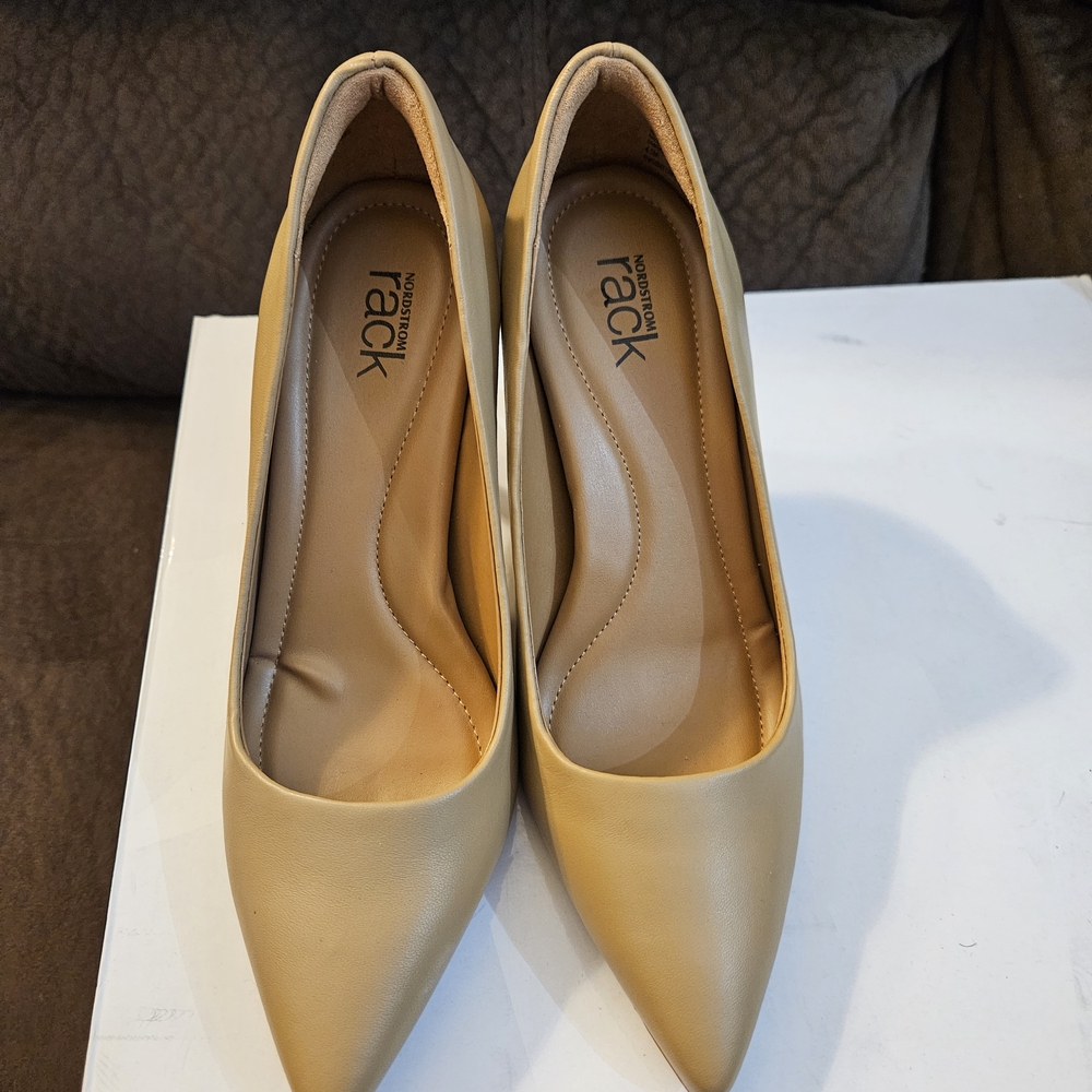 NWOT Nordstrom Rack Paige Pump Shoes size 4.5